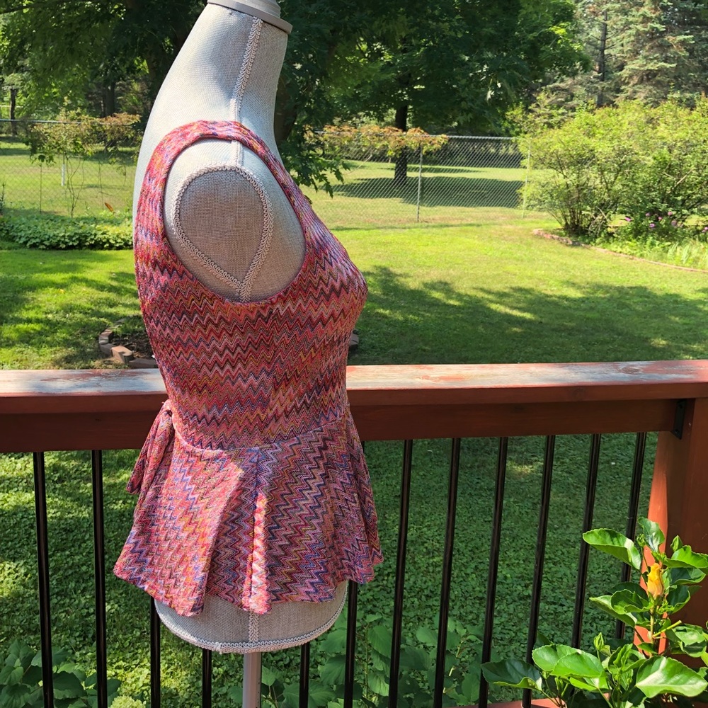 Knit peplum V-back peplum tank - Picture 4 of 8